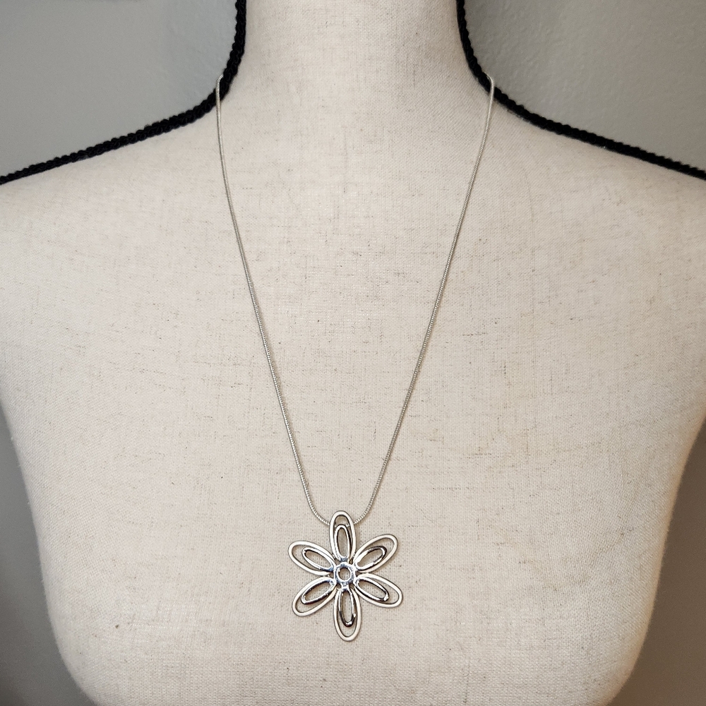 large silvertone daisey flower pendant on 925 sterling silver long rolled chain